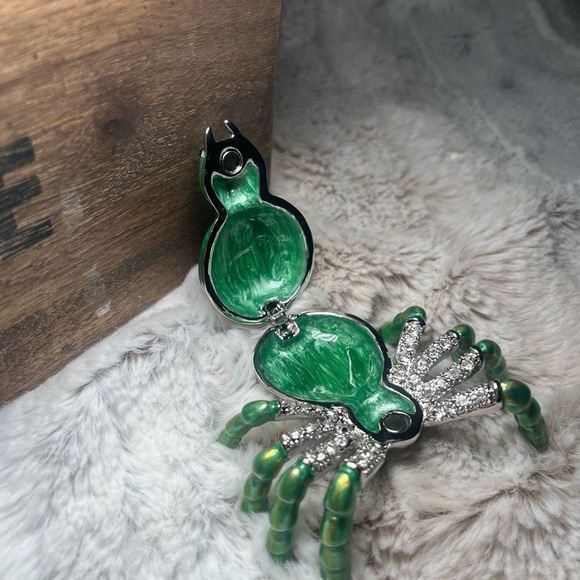 Green and Silver Spider trinket box with Rhinestone Accents - Picture 7 of 9
